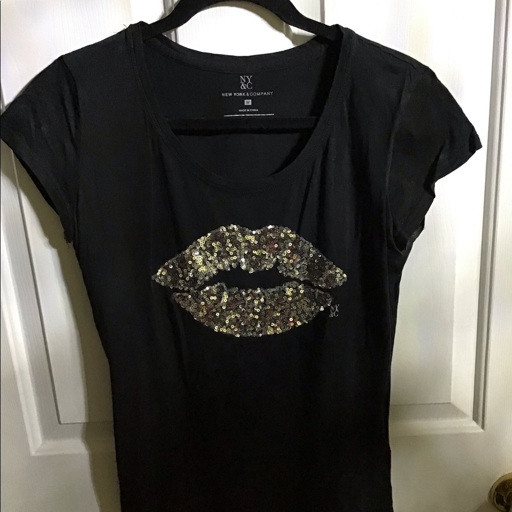 NY&CO black glitter lip t shirt in medium